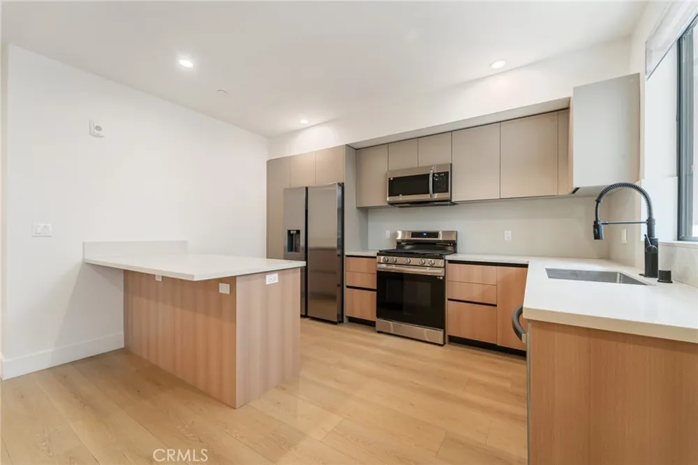 7510 Sepulveda Boulevard #204 Van Nuys, CA 91405