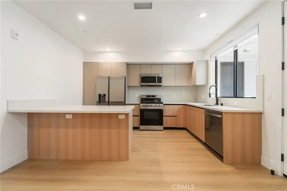 7510 Sepulveda Boulevard #204 Van Nuys, CA 91405