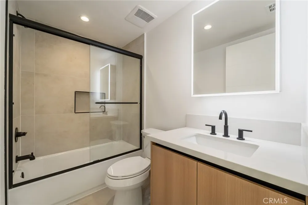 7510 Sepulveda Boulevard #204 Van Nuys, CA 91405