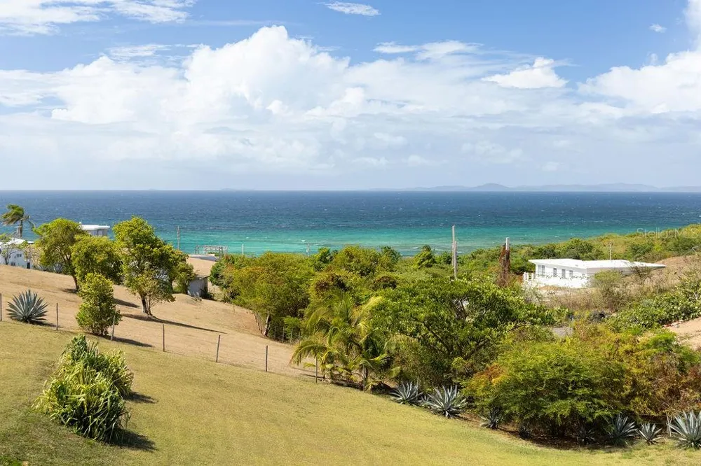 759B COM. VILLA BORINQUEN Vieques, PR 00765