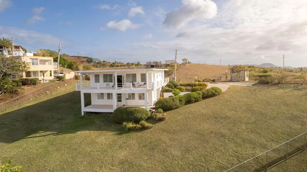 759B COM. VILLA BORINQUEN Vieques, PR 00765