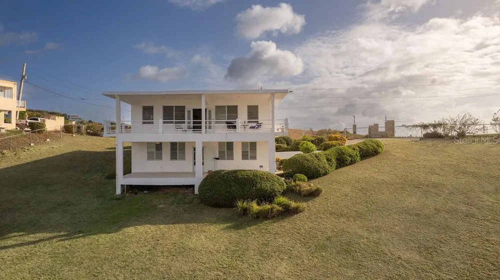 759B COM. VILLA BORINQUEN Vieques, PR 00765