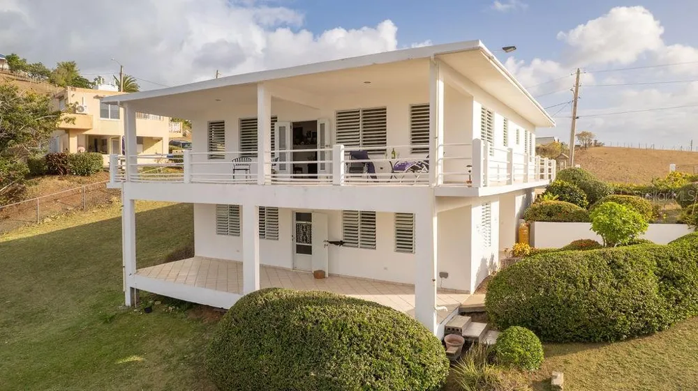 759B COM. VILLA BORINQUEN Vieques, PR 00765