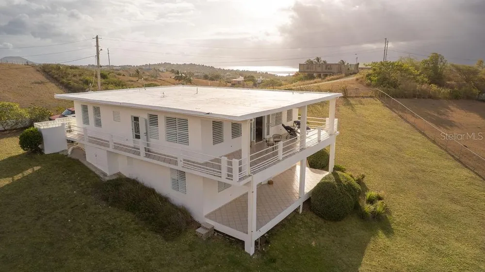 759B COM. VILLA BORINQUEN Vieques, PR 00765