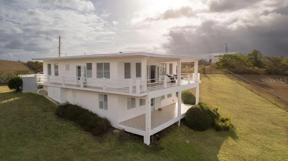 759B COM. VILLA BORINQUEN Vieques, PR 00765