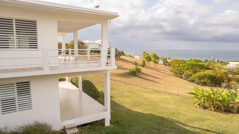 759B COM. VILLA BORINQUEN Vieques, PR 00765