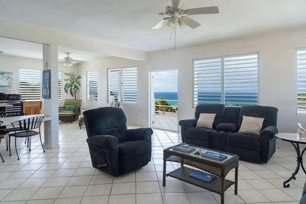 759B COM. VILLA BORINQUEN Vieques, PR 00765