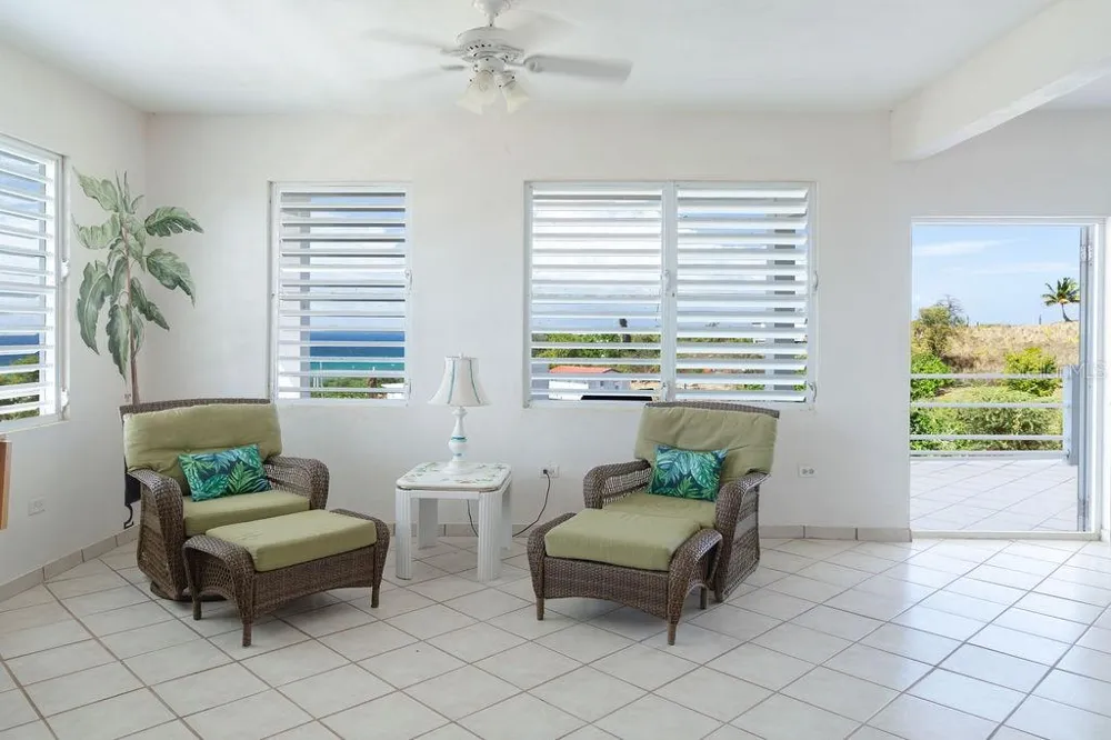759B COM. VILLA BORINQUEN Vieques, PR 00765
