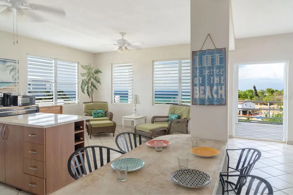 759B COM. VILLA BORINQUEN Vieques, PR 00765