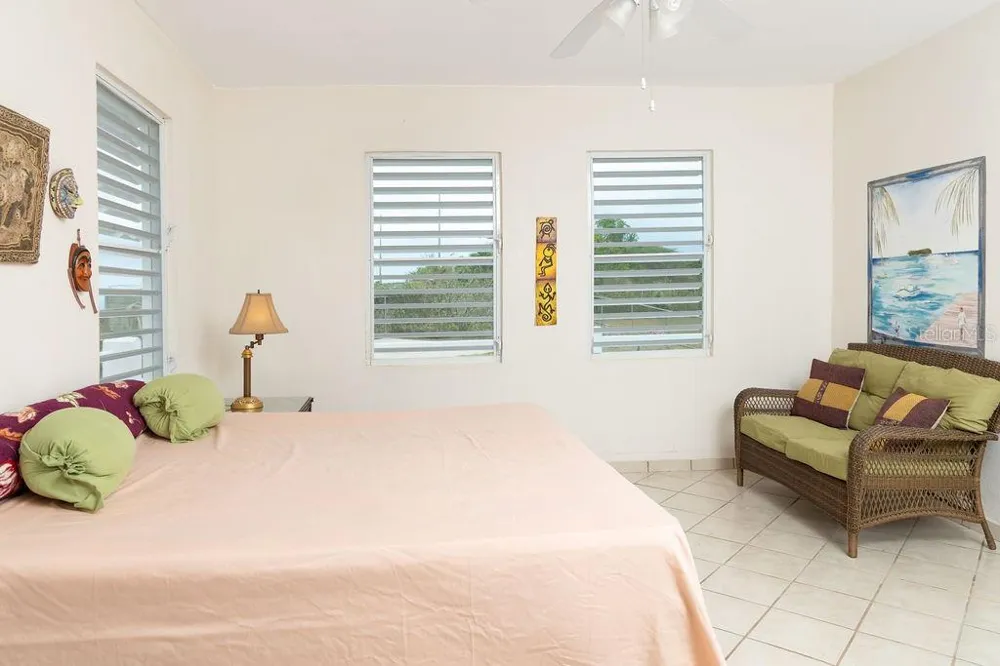759B COM. VILLA BORINQUEN Vieques, PR 00765