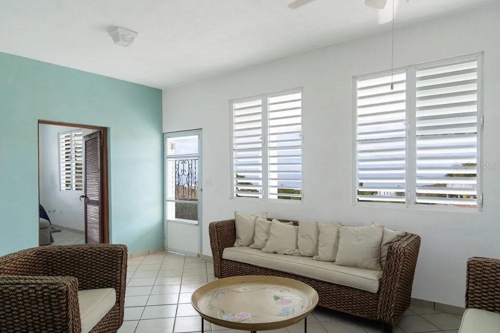 759B COM. VILLA BORINQUEN Vieques, PR 00765