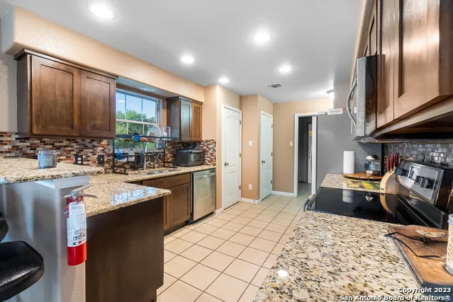 90 NINE PATCH DR Poteet, TX 78065
