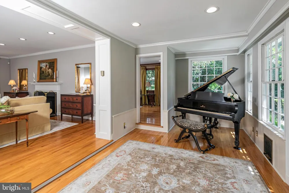 38 PARDOE ROAD Princeton, NJ 08540