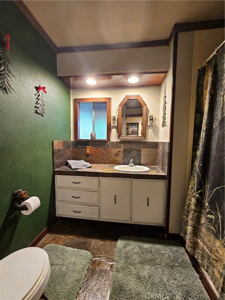 12022 E Highway 20 Clearlake Oaks, CA 95423
