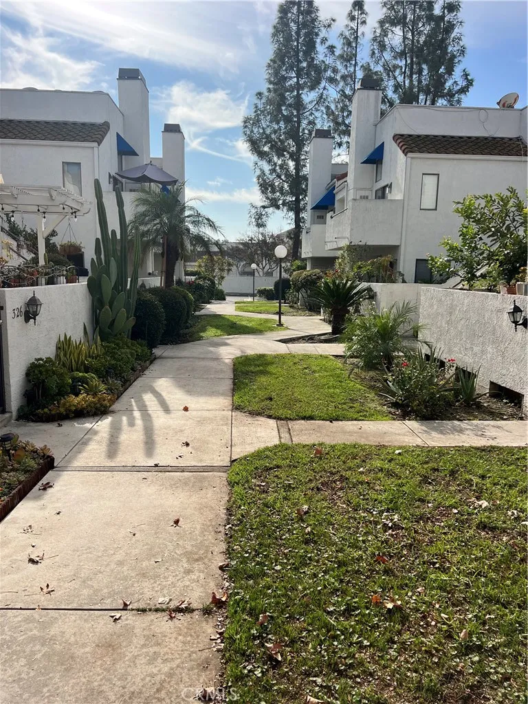 304 Park Shadow Court Baldwin Park, CA 91706