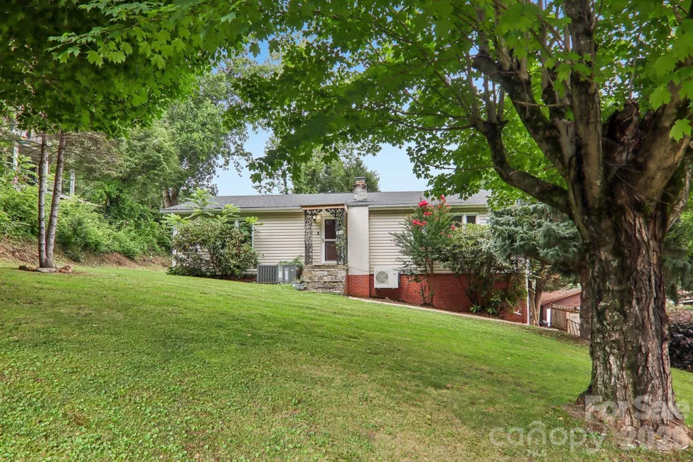 131 & 135 Boyd Avenue Waynesville, NC 28786