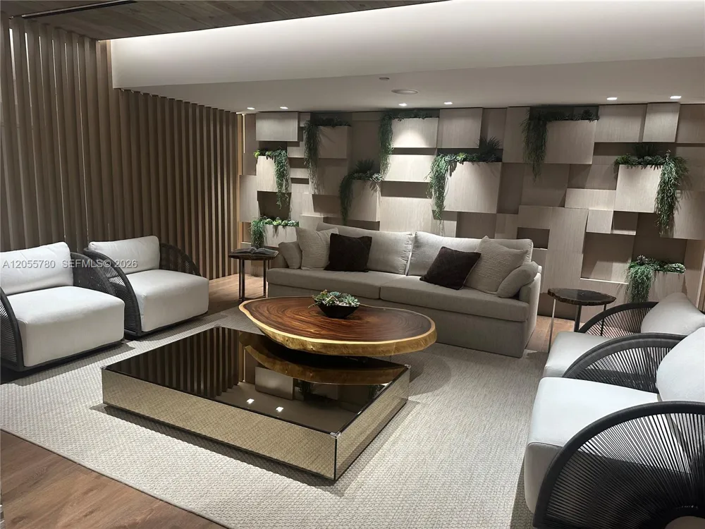 2301 Collins Ave #636 Miami Beach, FL 33139