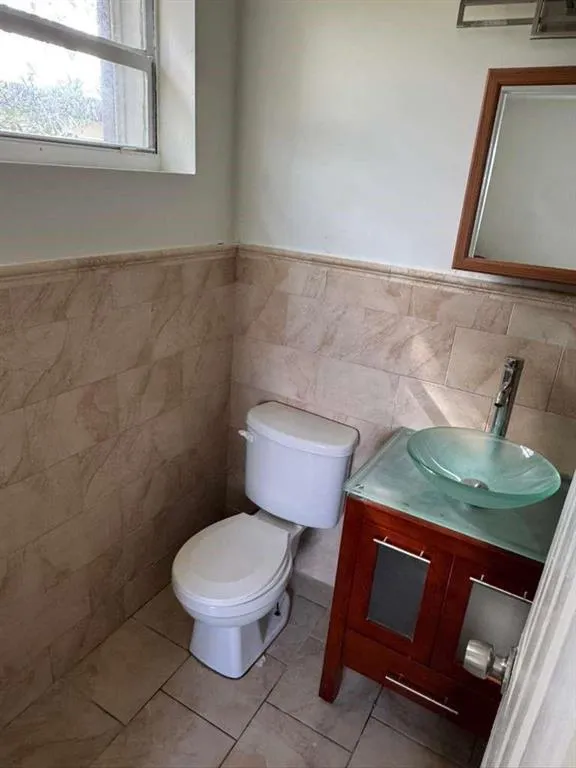 1042 Foster Road #1-2 Hallandale Beach, FL 33009