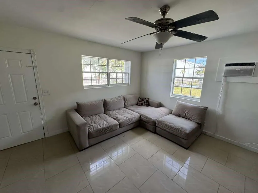 1042 Foster Road #1-2 Hallandale Beach, FL 33009