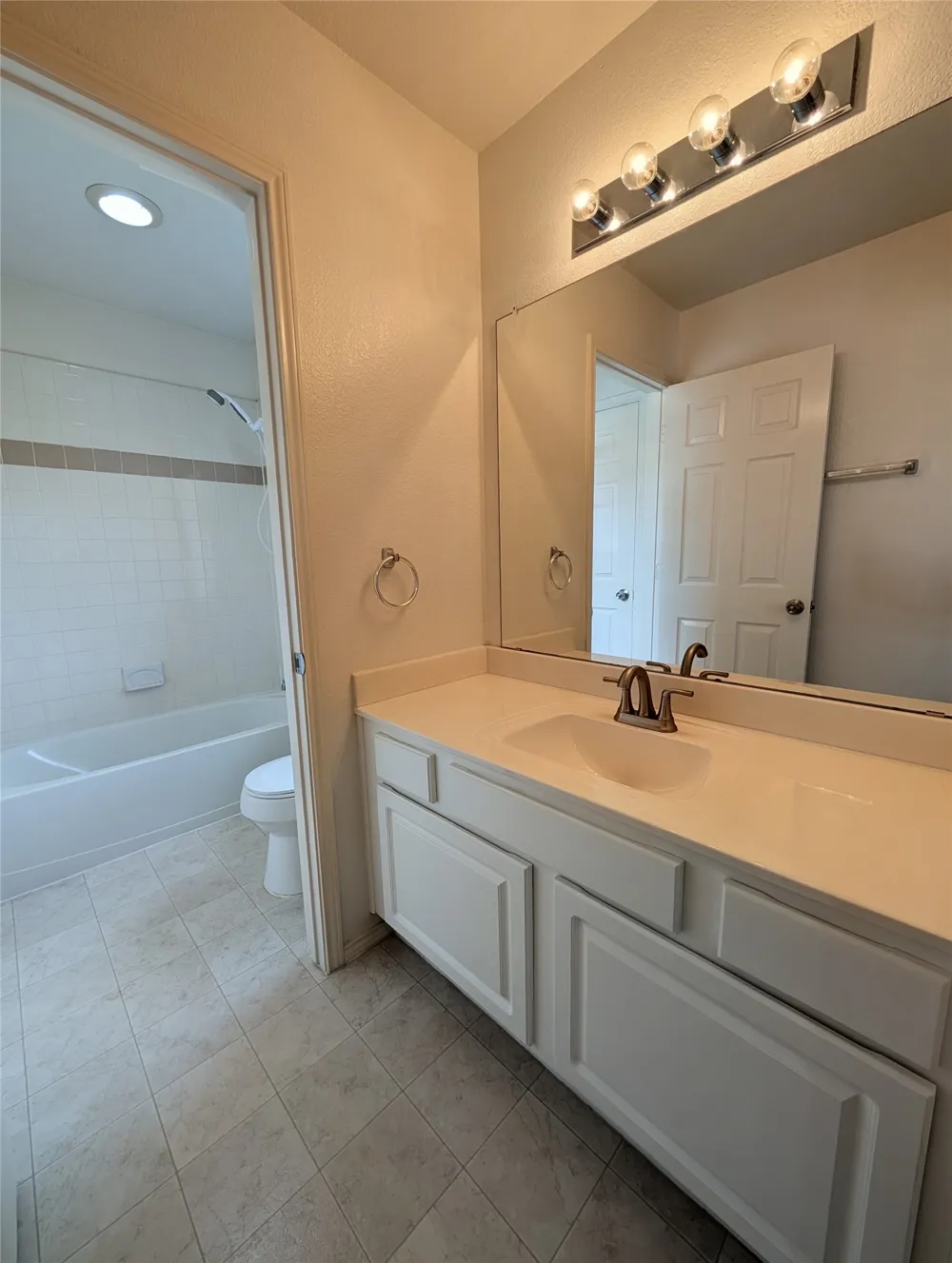 427 Rainforest Court Murphy, TX 75094