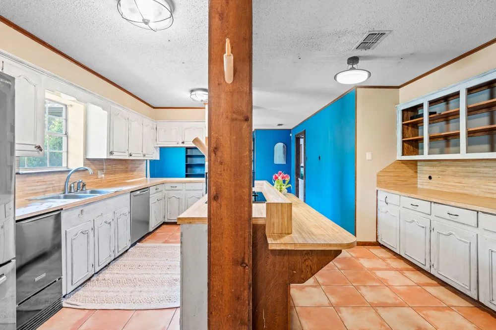 1006 Spring Street Longview, TX 75604