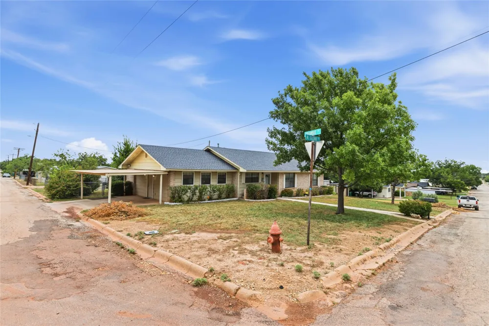 908 W 2nd Street Coleman, TX 76834