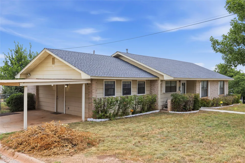 908 W 2nd Street Coleman, TX 76834