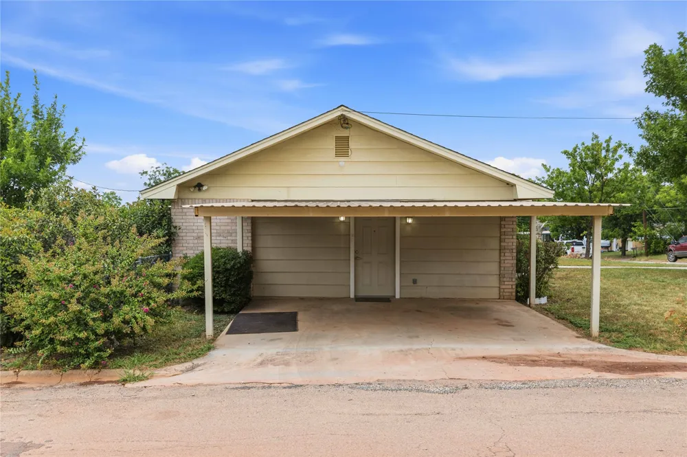 908 W 2nd Street Coleman, TX 76834