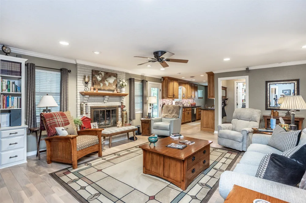 415 Rosedale Drive Gainesville, TX 76240