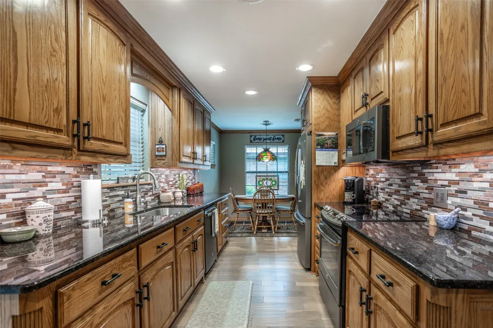 415 Rosedale Drive Gainesville, TX 76240
