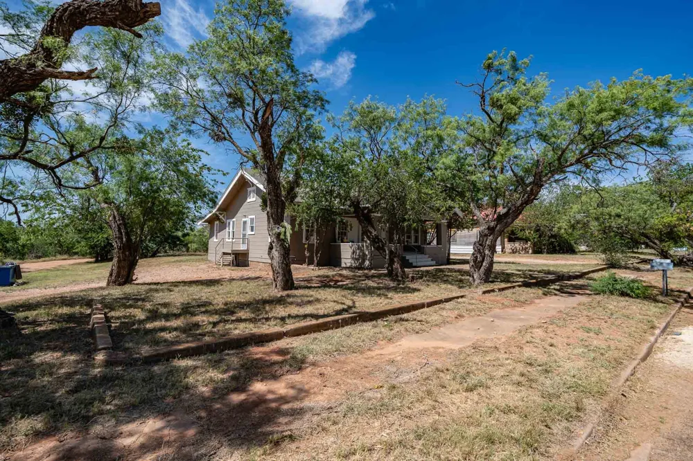720 E Mcharg Street Stamford, TX 79553