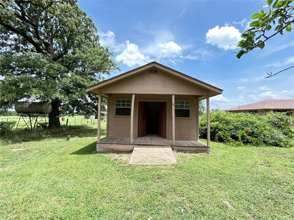 409 County Road 1167 Brashear, TX 75420