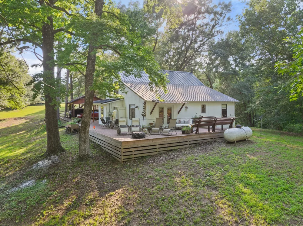 1075 An County Road 323 Palestine, TX 75803