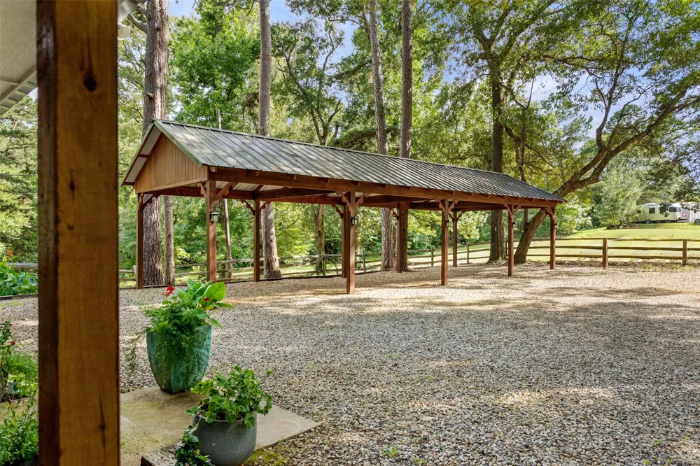 1075 An County Road 323 Palestine, TX 75803