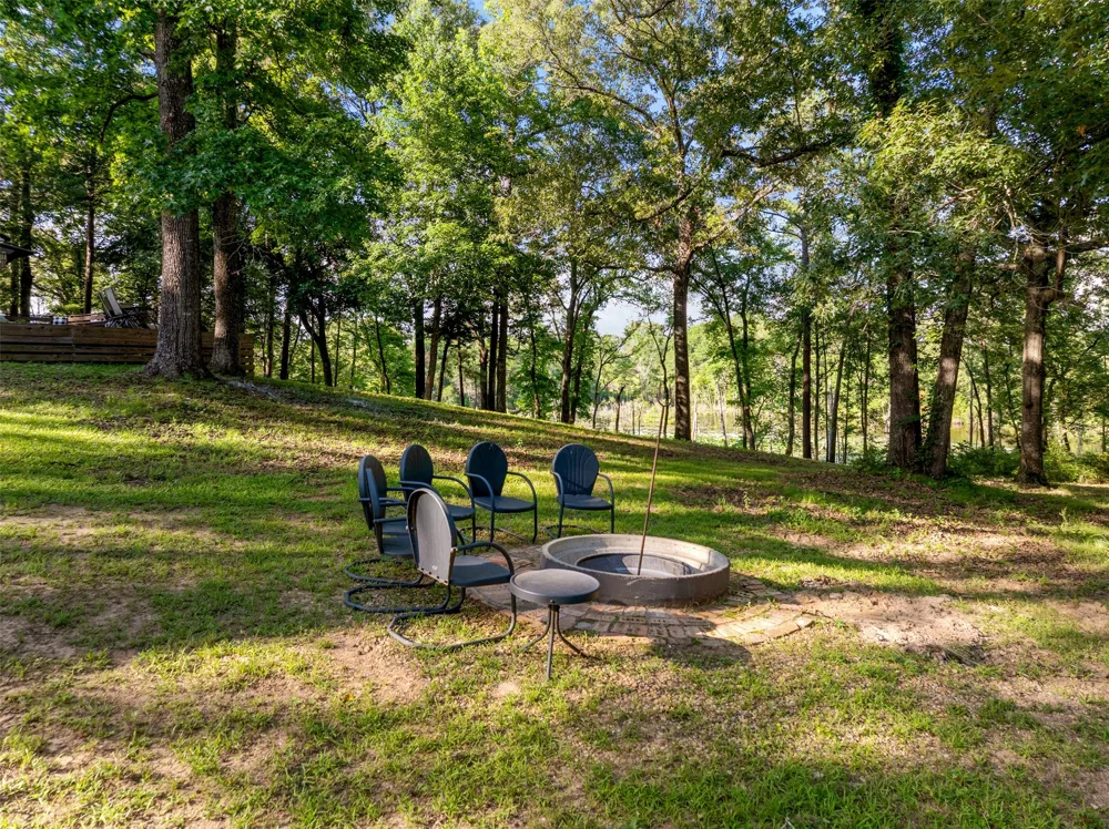 1075 An County Road 323 Palestine, TX 75803