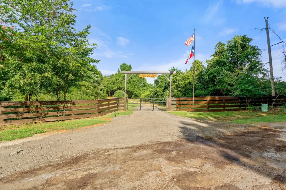 1075 An County Road 323 Palestine, TX 75803