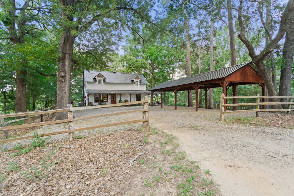 1075 An County Road 323 Palestine, TX 75803