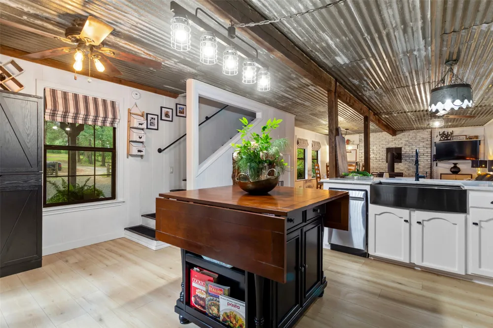 1075 An County Road 323 Palestine, TX 75803