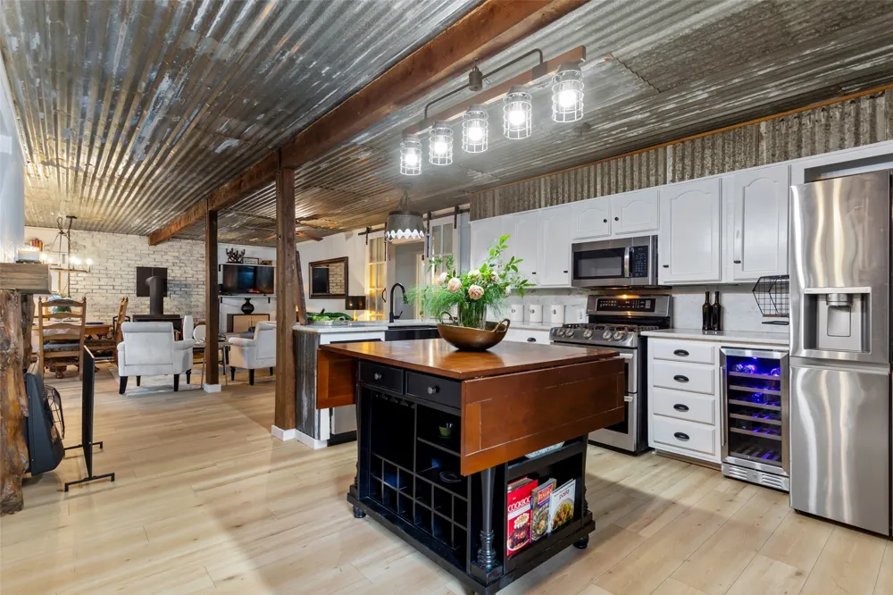 1075 An County Road 323 Palestine, TX 75803