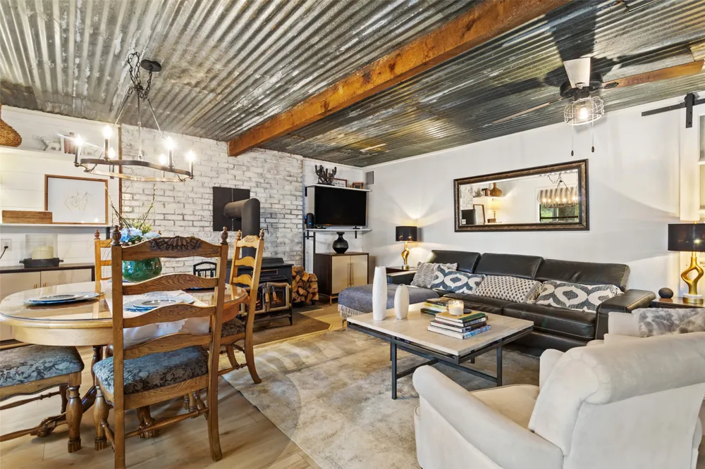 1075 An County Road 323 Palestine, TX 75803