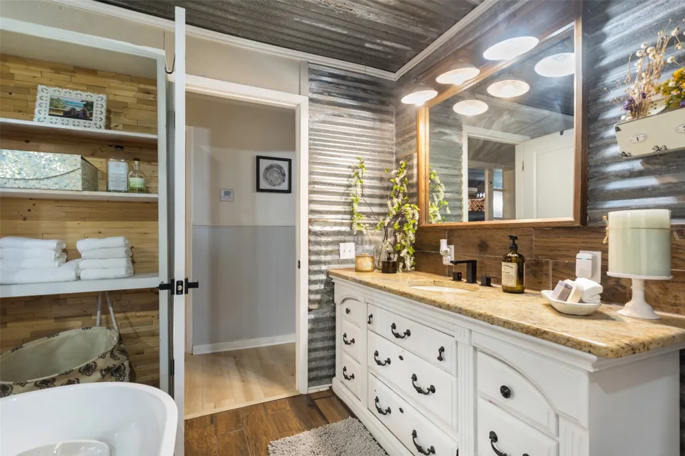 1075 An County Road 323 Palestine, TX 75803