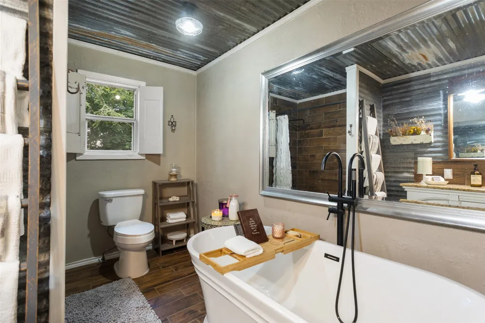1075 An County Road 323 Palestine, TX 75803