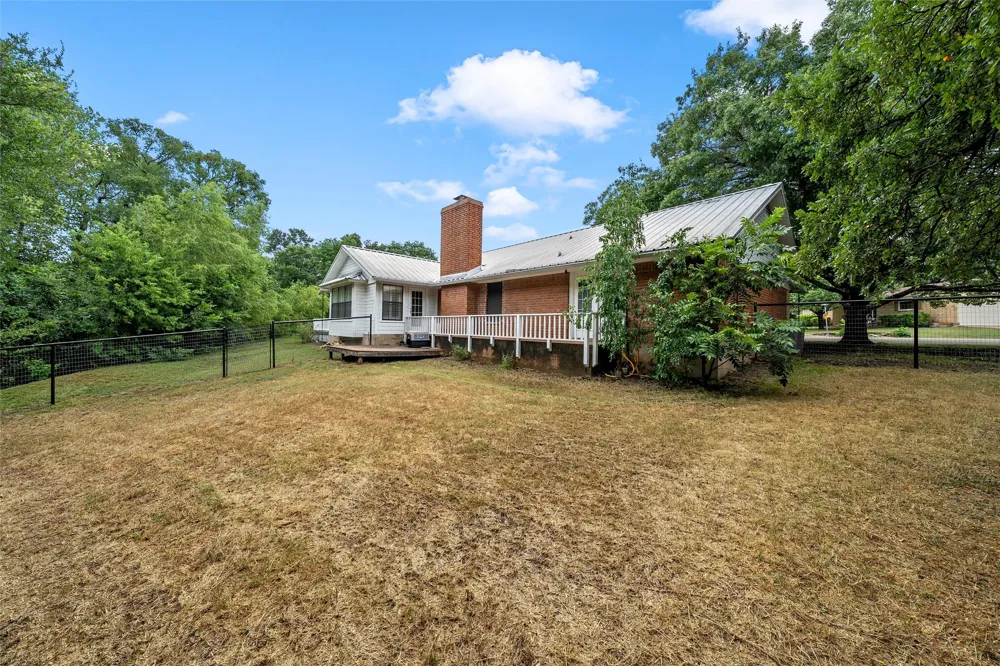 401 Avenue V Clifton, TX 76634