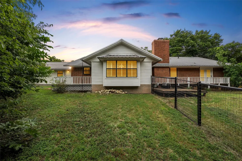 401 Avenue V Clifton, TX 76634