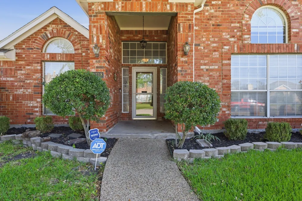 1718 Creek Valley Road Mesquite, TX 75181