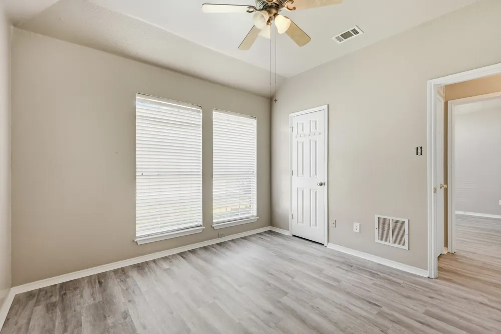 1718 Creek Valley Road Mesquite, TX 75181