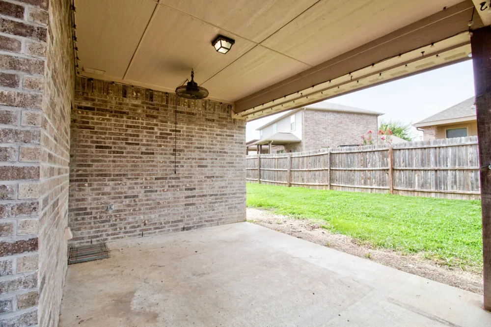 1809 SILVER OAKS Gainesville, TX 76240