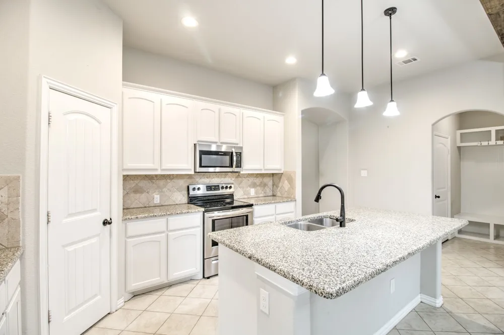 1809 SILVER OAKS Gainesville, TX 76240