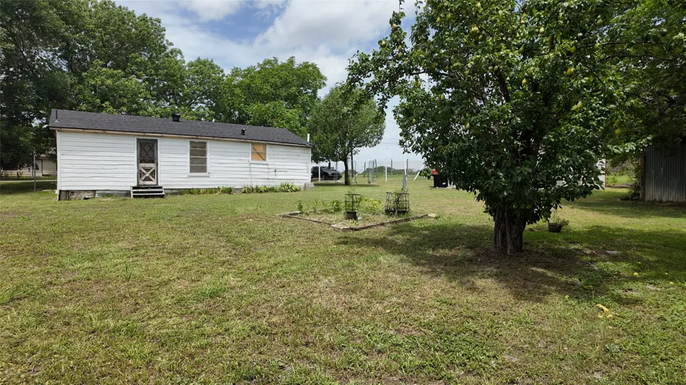 327 S Overlook Drive Red Oak, TX 75154