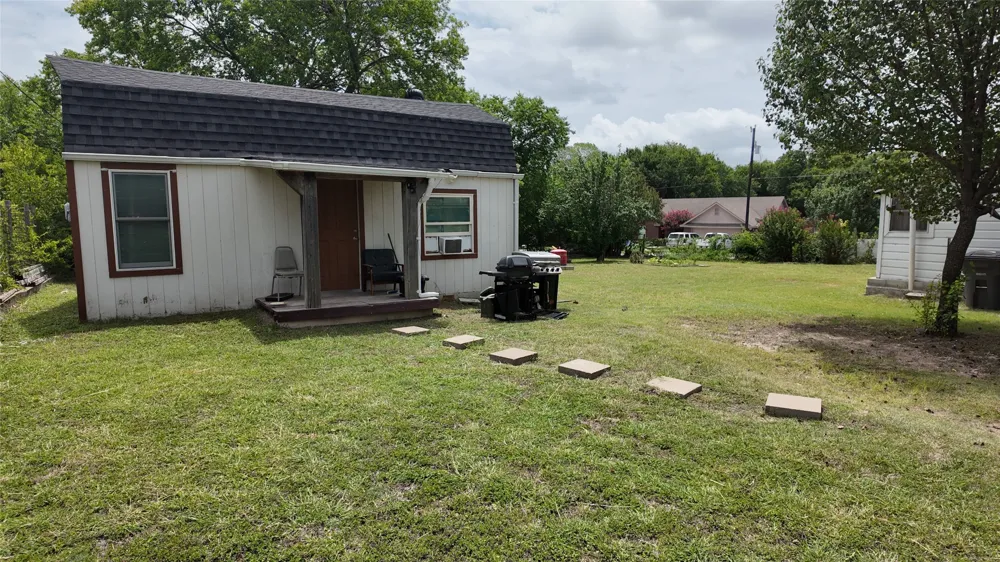 327 S Overlook Drive Red Oak, TX 75154